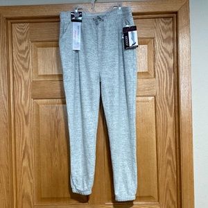 Suzette Collection: Soft Toouch Hacci jogger pants. SIZE XL. Color: light grey